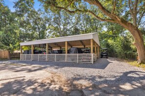 Property grounds - The Porter Passage (Ocean Springs)