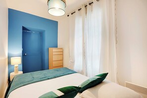 2 bedrooms, iron/ironing board, bed sheets - Eclectic Apartment - Saint Germain des Pres (Paris)