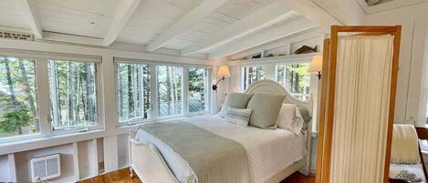 Silitysrauta/-lauta, Wi-Fi, vuodevaatteet