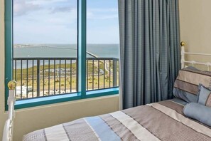 3 bedrooms, WiFi, bed sheets - NEW! Penthouse Jr  * Unrivaled Luxury * Insane Views (South Padre Island)