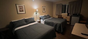 Room 7 – Double Full – Sleeps 4 – Midwest Motel