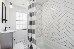 Hårføner, håndklær og toalettpapir