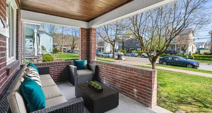 Bright Sewickley Village House, 2BR + Office & Living Room Futon, Walk to Shops