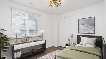 2 bedrooms, desk, travel cot, WiFi