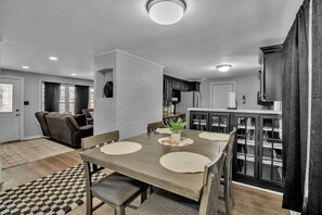 Dining - The Lafayette Williamsville NY (Buffalo)