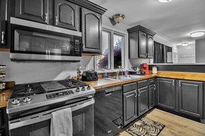 Fridge, microwave, oven, stovetop - The Lafayette Williamsville NY (Buffalo)