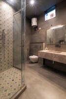 Family Quadruple Room | Bathroom