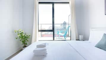 1 habitación, tabla de planchar con plancha y cuna de viaje