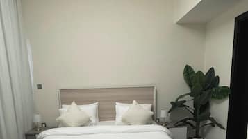 Màn/rèm cản sáng, bàn ủi/dụng cụ ủi quần áo