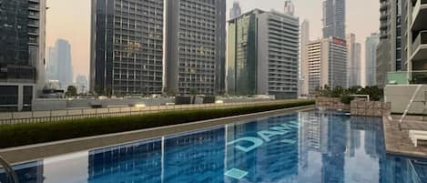 حمّام سباحة خارجي