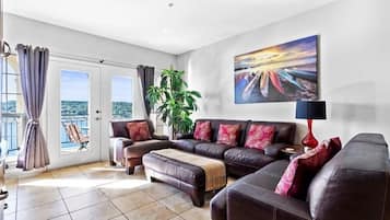 Televisión y chimenea