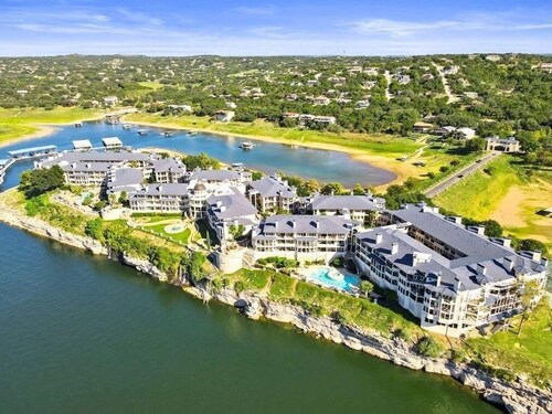 Breathtaking 2-bedroom Lakefront Resort Type Condo  in Lake Travis