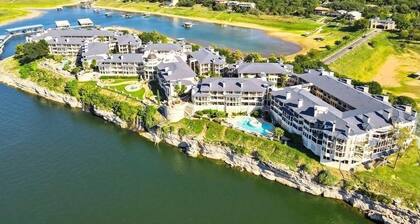 Breathtaking 2-bedroom Lakefront Resort Type Condo in Lake Travis