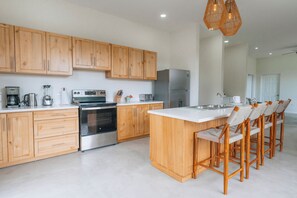 Oven, stovetop - Nature's cozy paradise located in the heart of Nosara. (Guanacaste Province)