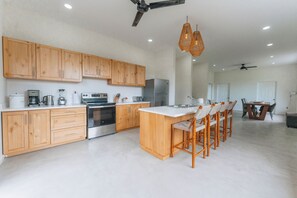 Oven, stovetop - Nature's cozy paradise located in the heart of Nosara. (Guanacaste Province)