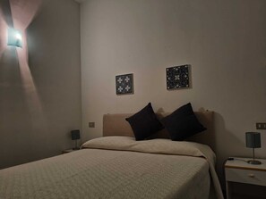 2 slaapkamers, een strijkplank/strijkijzer, wifi, beddengoed