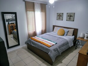 2 bedrooms, iron/ironing board, free WiFi, bed sheets - Cozy Home w/ Fenced Yard – Near Downtown & Attractions! (Orlando)