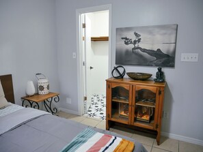 2 bedrooms, iron/ironing board, free WiFi, bed sheets - Cozy Home w/ Fenced Yard – Near Downtown & Attractions! (Orlando)