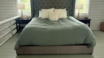 Tabla de planchar con plancha, wifi y ropa de cama