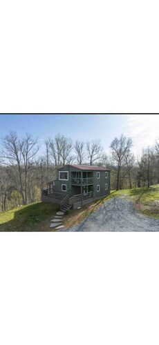 Fluffy Bottom Farms- Serenity Cabin Tranquil cabin in charming Johnson City