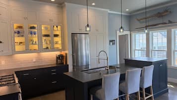 雪櫃、微波爐、焗爐、爐具