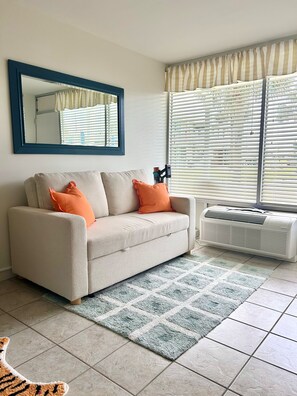 TV - Charming Bogue Shore Condo #127- Renovated, across from beach access (Atlantic Beach)