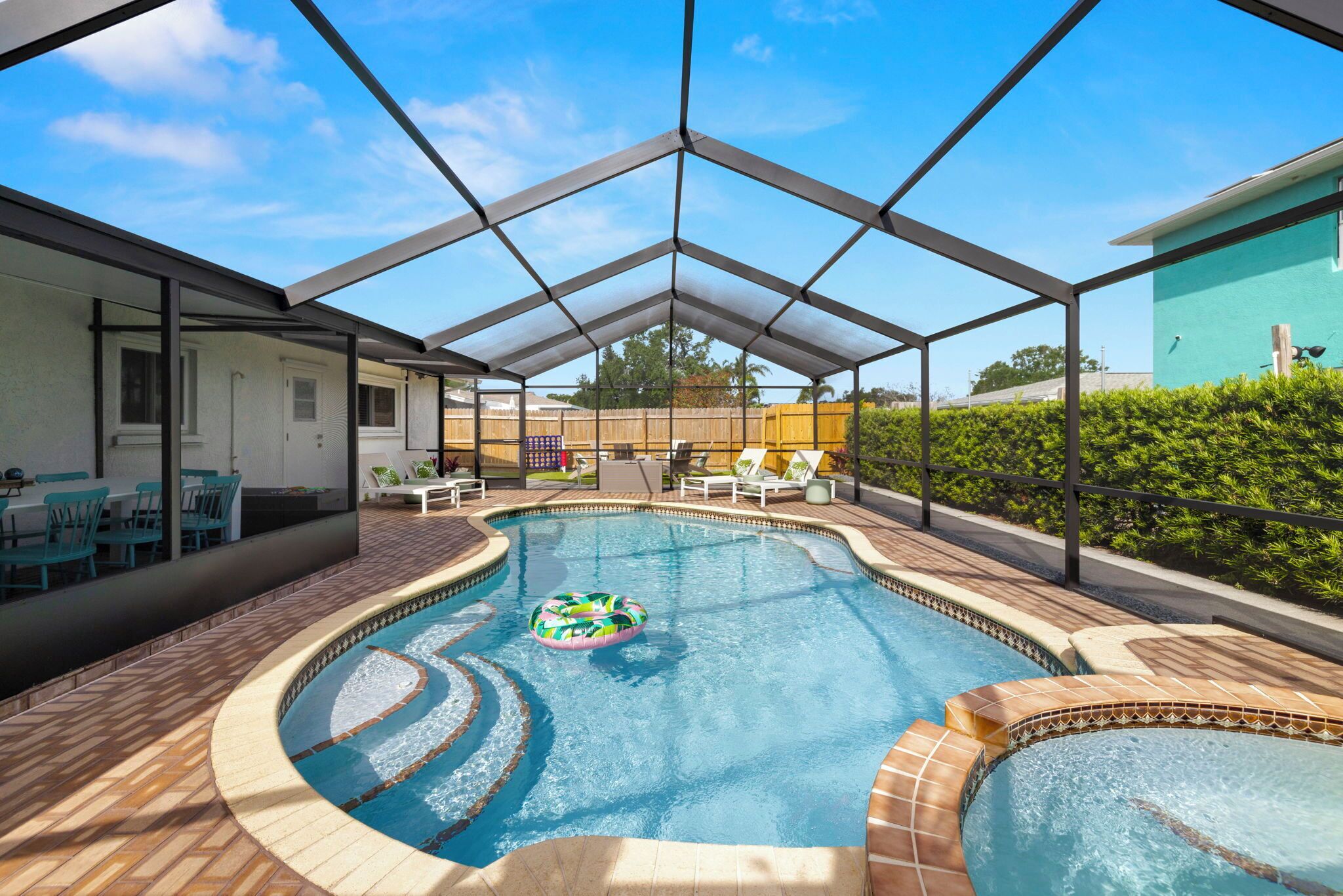 Una piscina cubierta, una piscina climatizada