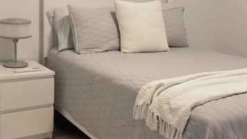 2 quartos, ferros/tábuas de passar roupa, Wi-Fi, roupa de cama