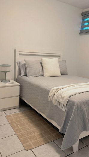 Iron/ironing board, WiFi, bed sheets