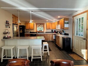 Micro-ondes, four, plaque de cuisson, lave-vaisselle