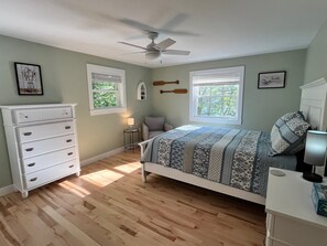 3 bedrooms, desk, iron/ironing board, WiFi