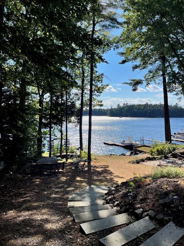 Enchanting waterfront 3-bedroom house with AC in Casco on Sebago Lake