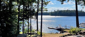 Enchanting waterfront 3-bedroom house with AC in Casco on Sebago Lake