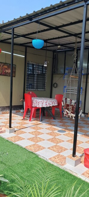 Outdoor dining - DIYA HOMESTAY (Tarapith)