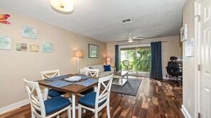 Smart TV - Beautiful 2-bedroom townhouse with AC in Fort Myers (Fort Myers)