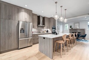 Fridge, microwave, oven, stovetop - Calgary Grand Retreat | Sleeps 16 | 8BR 8BA | Sauna | 2 Kitchens | City Centre (Calgary)