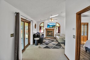 Smart TV, fireplace