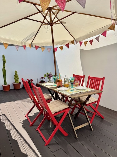 Cozy house perfect for families in the center of the island