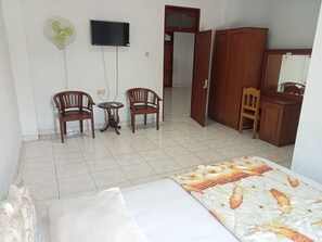 ห้องแ�ฟมิลีซิงเกิล | โต๊ะทำงาน, พื้นที่ทำงานแบบใช้แล็ปท็อป