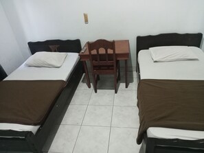 Desk, laptop workspace - Hotel Taman Rai  (Tabanan)
