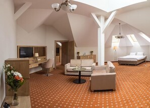 Apartment, Garden View | In-room safe, blackout drapes, iron/ironing board, free WiFi