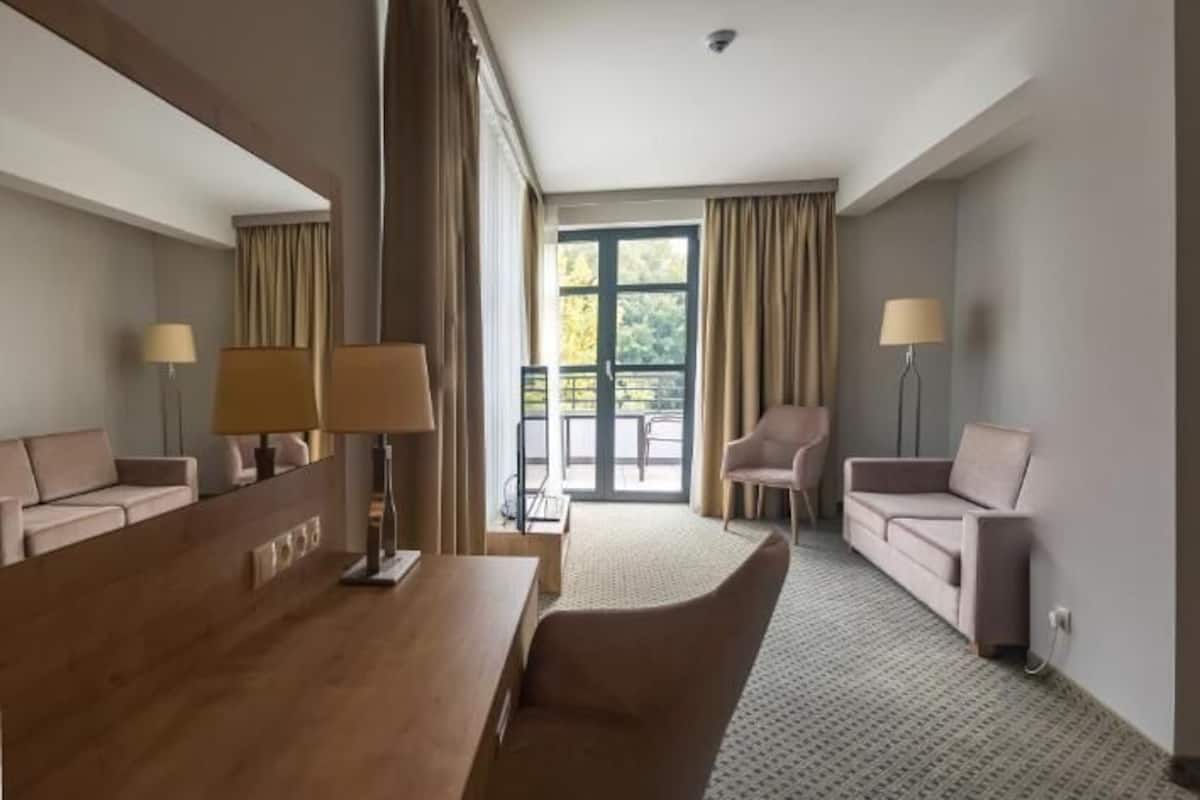 Studio | In-room safe, blackout drapes, iron/ironing board, WiFi (free)