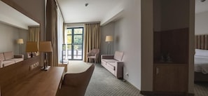 Estúdio, vista para o jardim | Cofres nos quartos, cortinas blackout, ferros/tábuas de passar roupa