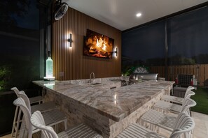 Terrace/patio - Tampa Outdoor Family Fun/ Pool/ Spa/ Grill/ Mini Golf/ Games (Tampa)