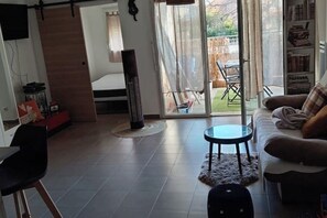 1 bedroom, iron/ironing board, WiFi, bed sheets - Porte d'Espagne studio (Perpignan)