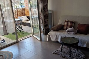 Living area - Porte d'Espagne studio (Perpignan)