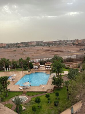 حمام سباحة