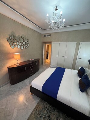 2 bedrooms, iron/ironing board, Internet