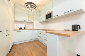 Refrigerador, microondas, parrilla de estufa y lavavajillas 