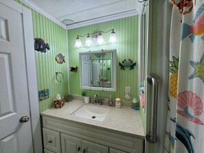 Shower, towels, toilet paper - Fabulous 2-bedroom Anna Maria Island home with AC in Bradenton Beach (Bradenton Beach)